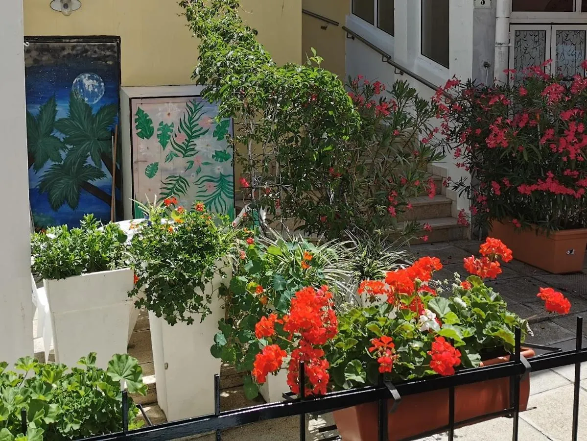 Stella Deluxe Superior 5 Star Apartment, Your Piece Of Heaven By The Sea & Park, With Sea View